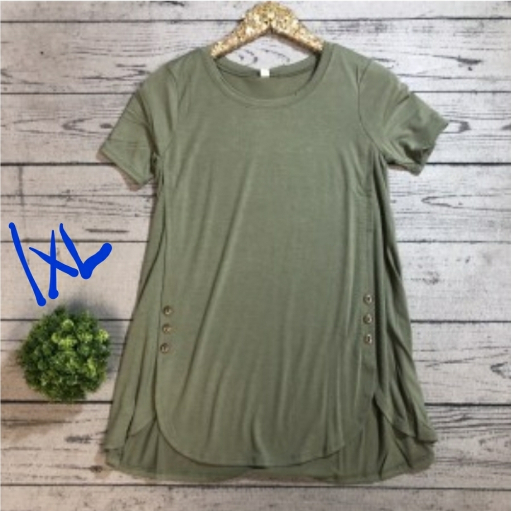 NIB Plus Zenana Top w/Side Button Detail 1XL